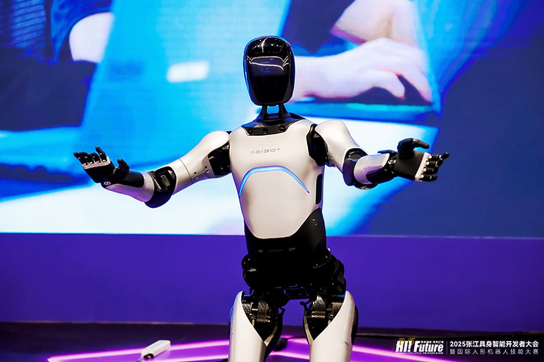 米兰远征A2成全球首个同时拥有中美欧认证的人形机器人